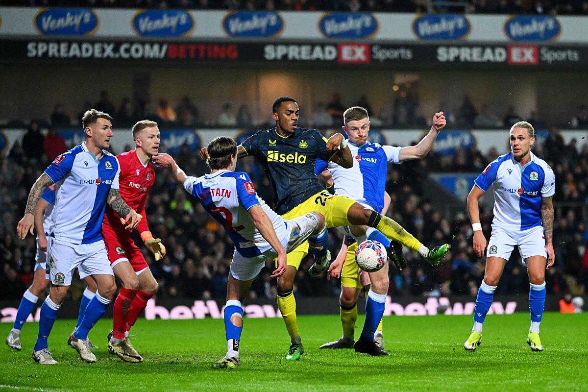 瓦伦西亚遭遇失利,需调整战术 瓦伦西亚遭遇失利,需调整战术