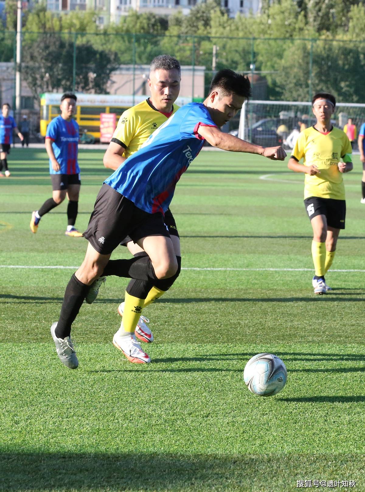 强队对决让职业足球赛事更精彩