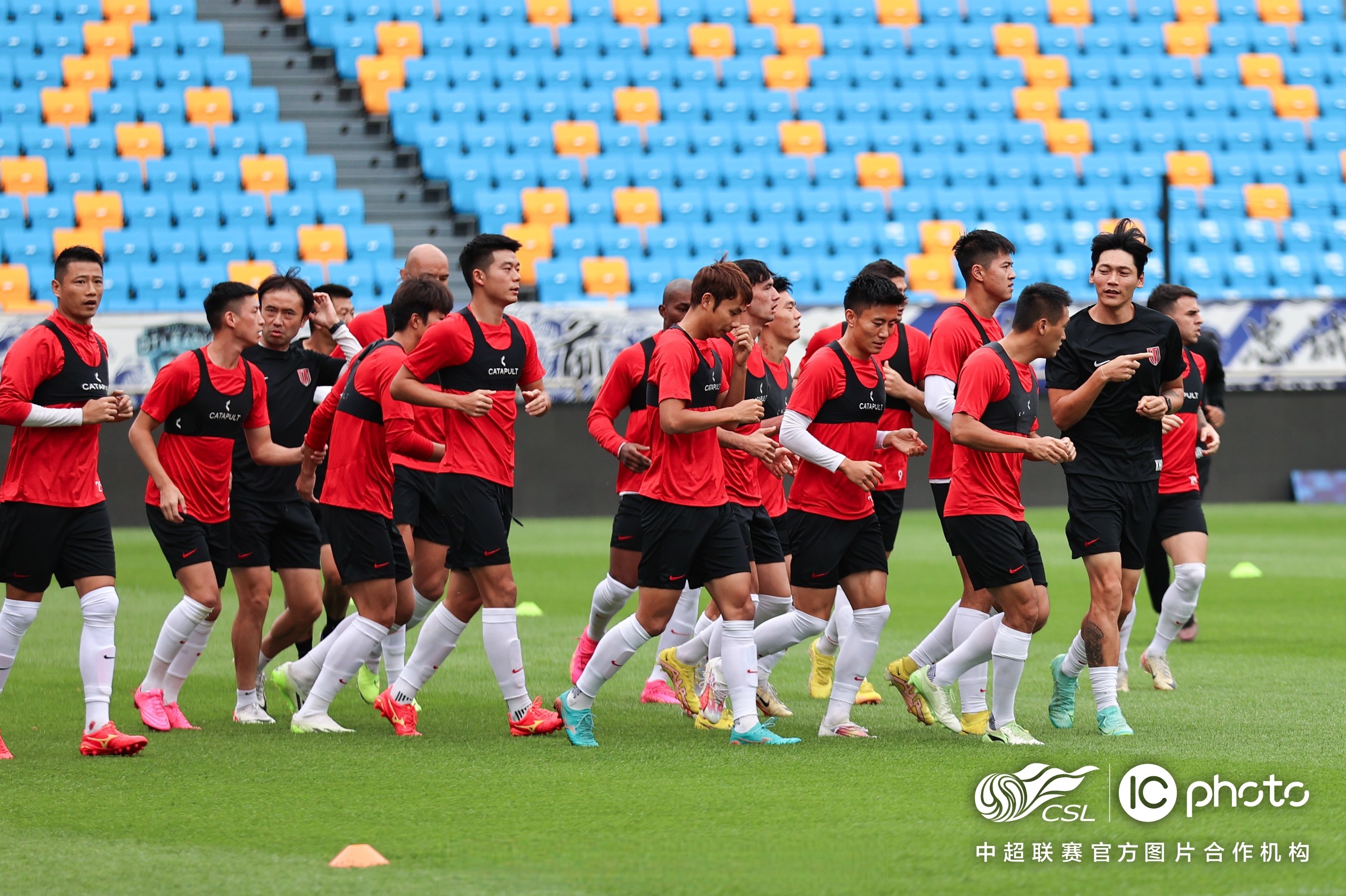 球队获得重要比赛胜利,晋级下一轮 球队获得重要比赛胜利,晋级下一轮