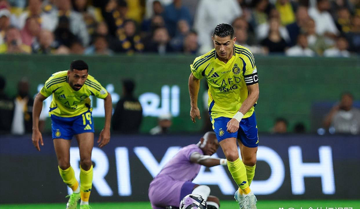 包含足球风暴再度席卷,精彩战局令人期待的词条 包含足球风暴再度席卷,精彩战局令人期待的词条