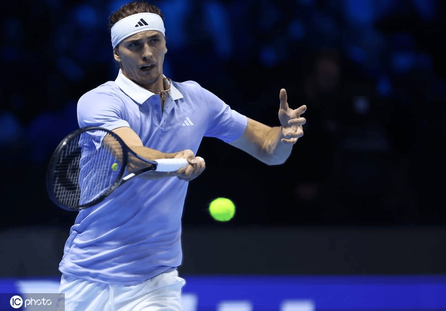 美网逆转年终总决赛,兹维列夫统治全场 美网逆转年终总决赛,兹维列夫统治全场