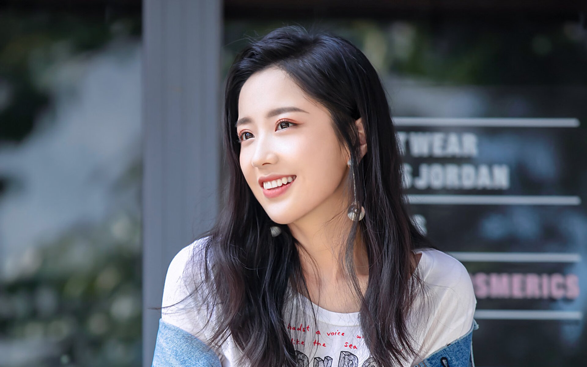 引擎咆哮与篮球入网的跨界交响，一个体育史上唯一的夜晚