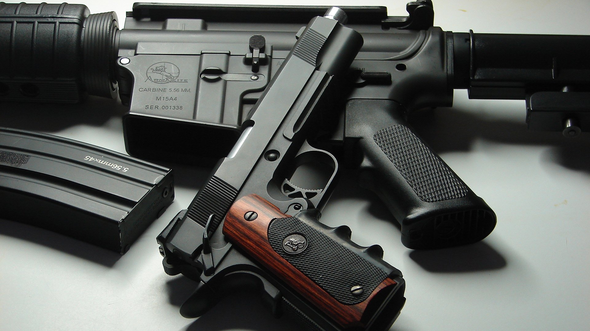 老鹰啄食的王朝余晖与雏鹰撕裂的夜幕，当勒布朗的血滴入卢卡的星河