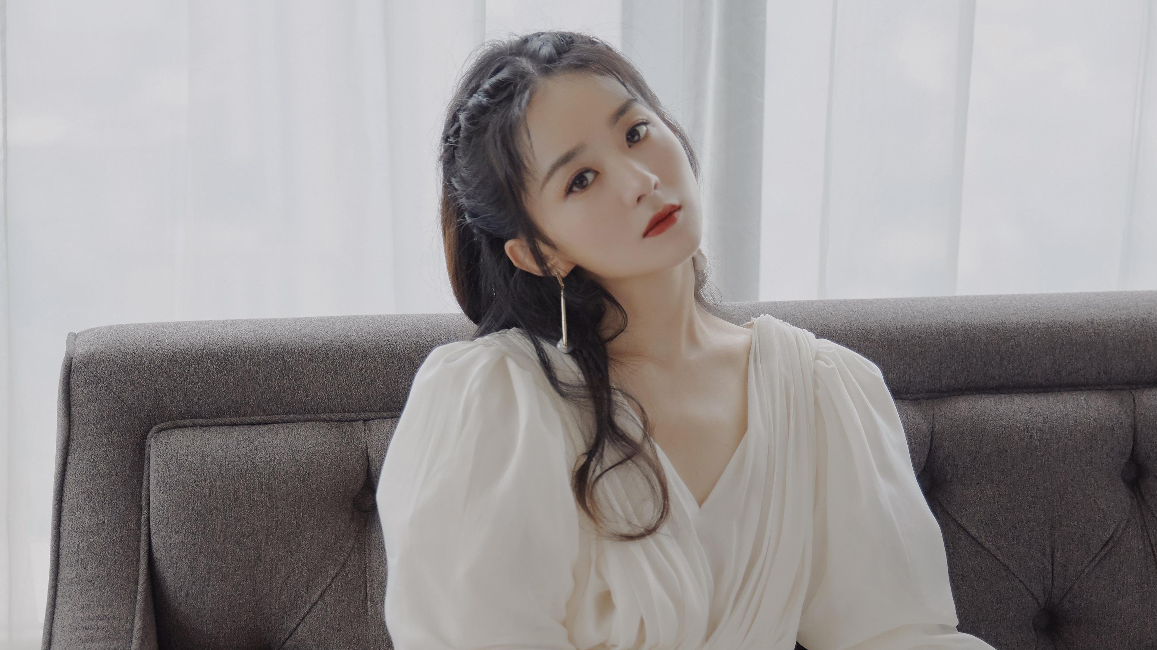 雷火电竞中国-战靴与王冠，斯通斯的四秒哲学与玻利维亚的永恒日出