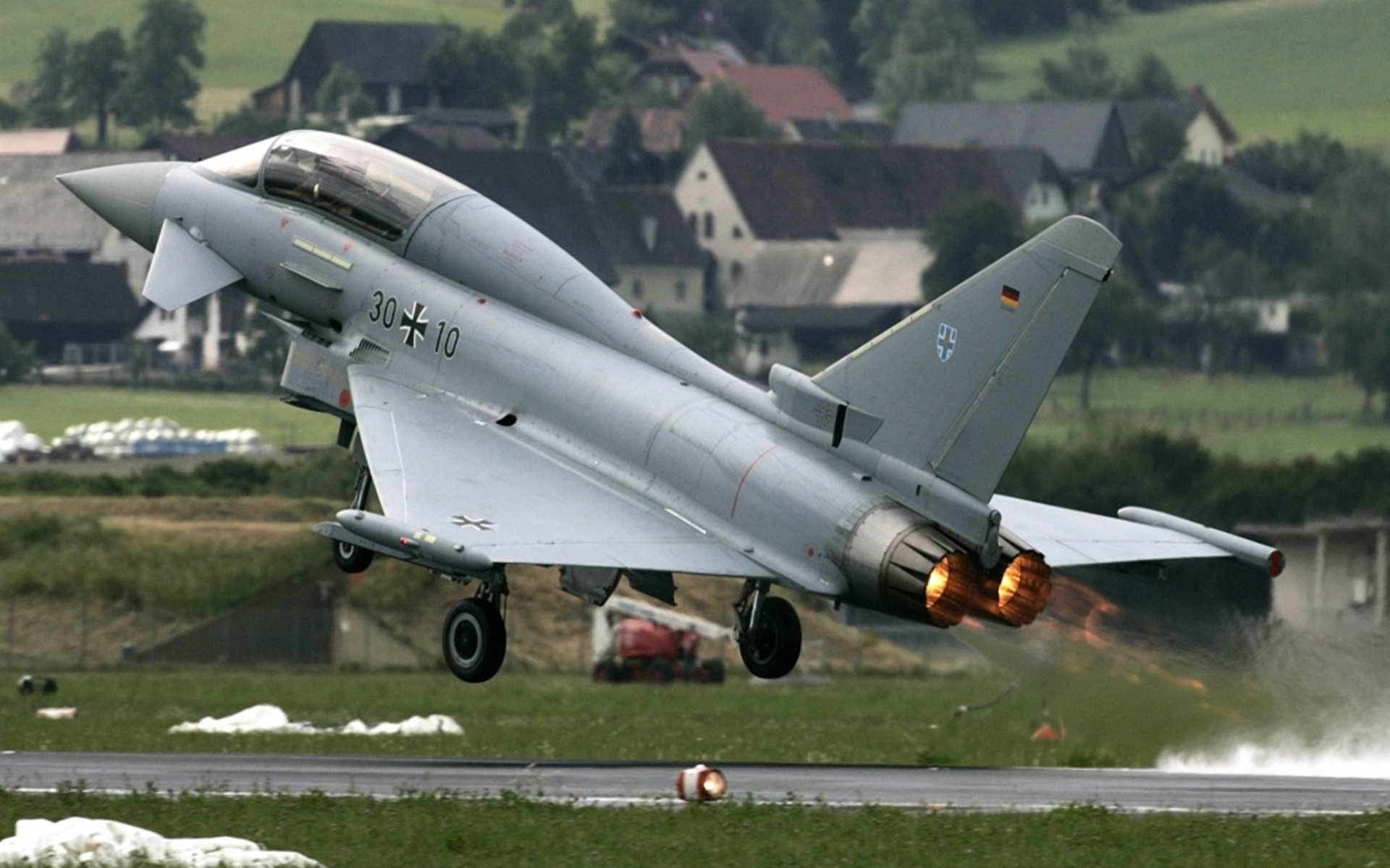 这种唯一性的关键在于找到一个逻辑自洽且富有想象力的叙事切入点，让两种看似不相关的体育文化（足球的洲际杯赛氛围与篮球的北境德比基因）发生奇妙的化学反应